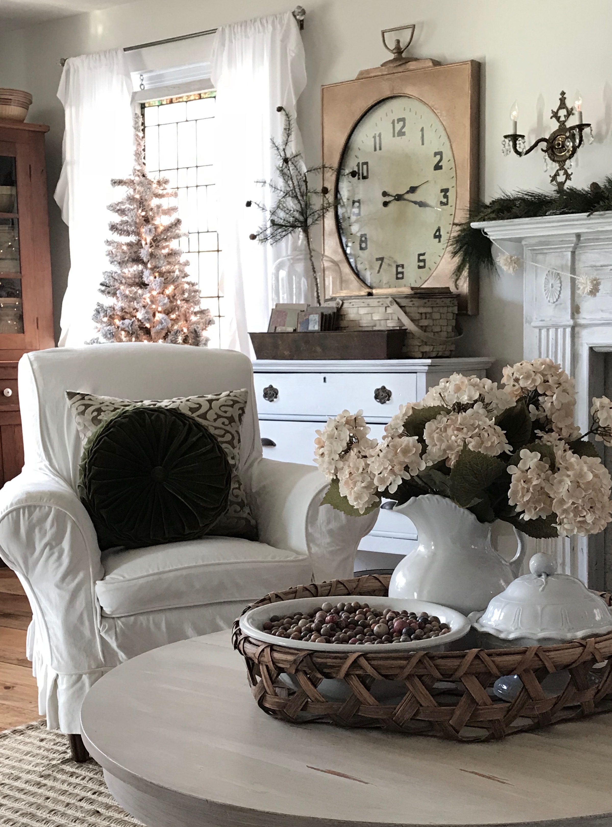 Family Room Simply Christmas decor - House on Winchester